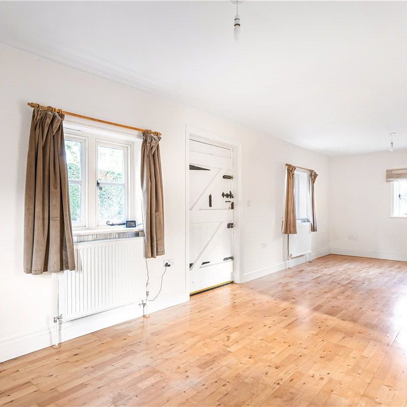 A 2 bedroom detached character cottage in an attractive village location. - Photo 1