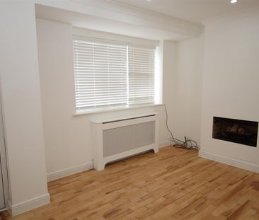 2 bedroom Terraced House to let - Photo 1