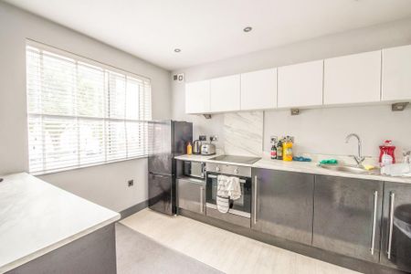 Studio to rent - Photo 2