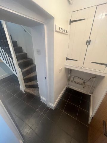 2 bedroom end of terrace house to rent - Photo 3