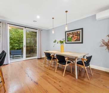 Spacious, Fully Renovated Townhouse in a Quiet Doncaster Court-Unfu... - Photo 3