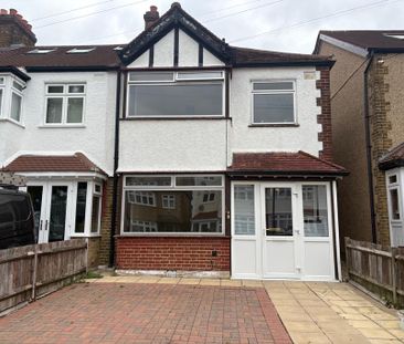 3 bedroom end of terrace house to rent - Photo 2
