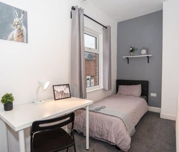 1 bedroom in a house share to rent - Photo 3