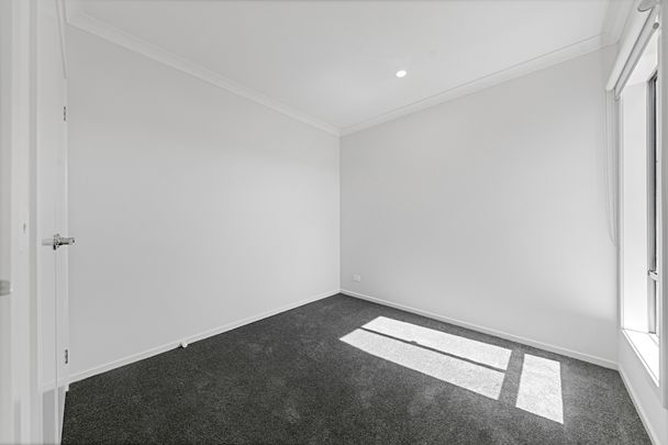 21 Regner Dr, Sunbury VIC 3429 - House For Rent | Domain - Photo 1