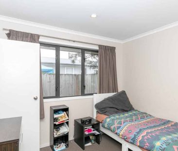 Modern Townhouse - Photo 4