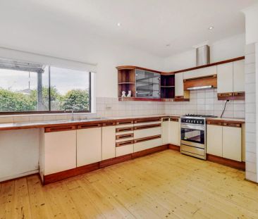 3 Bed, 1 Bath - Photo 6