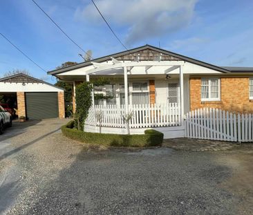 Charming Three Bedroom Home in Cambridge - Photo 3