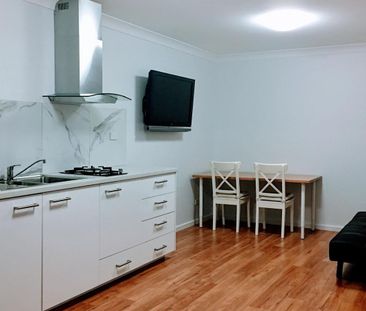 Granny Flat in the heart of Runcorn - Photo 3