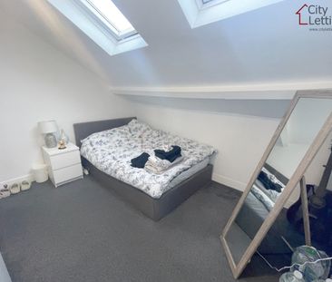 6 Bedroom Mid Terraced House - Photo 3