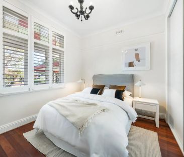 Light Filled 3 Bedroom Home in Prime Location - Photo 6