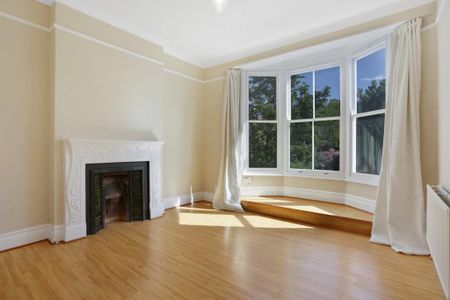 3 bedroom flat to rent - Photo 2