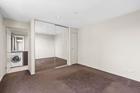 Executive Apartment Opposite Albert Park Lake - Photo 3
