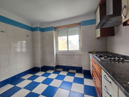 Apartamento T2 Arrendamento - Photo 2