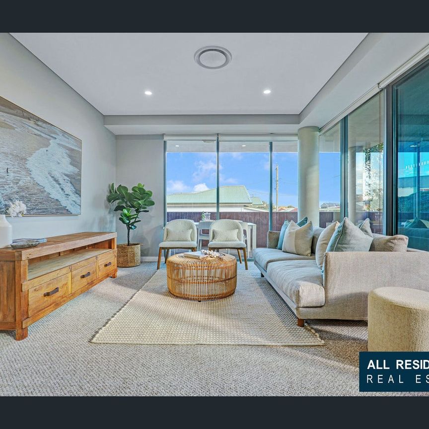 Seaside Serenity and Urban Sophistication Await: 2BR Apartment in Wollongong's Prime Location! - Photo 1