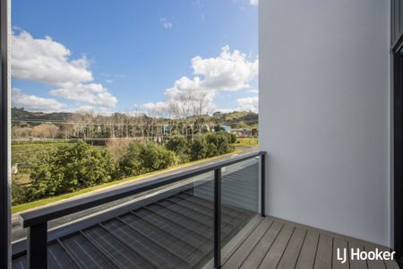 Modern 2-Bedroom Apartments in Prime Village Location - Walk to Beach - Photo 3