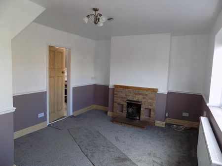 3 bedroom semi-detached house to rent - Photo 2