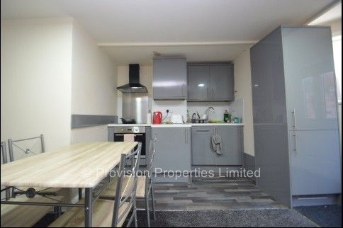 2 Bedroom Flats in Leeds - Photo 1