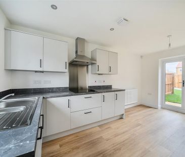 3 bedroom semi-detached house to rent - Photo 6