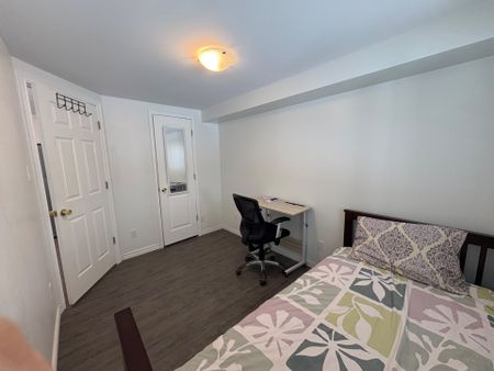 For Lease - 22 Grant Court Unit# #B, East Gwillimbury, Ontario - Photo 5