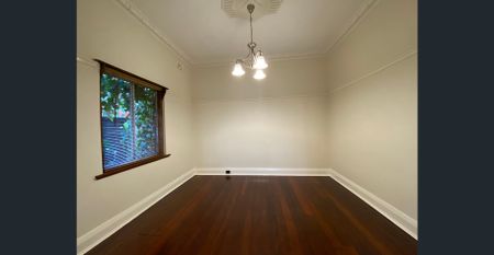 Charming Character Home in Prime Inglewood Location - Photo 2