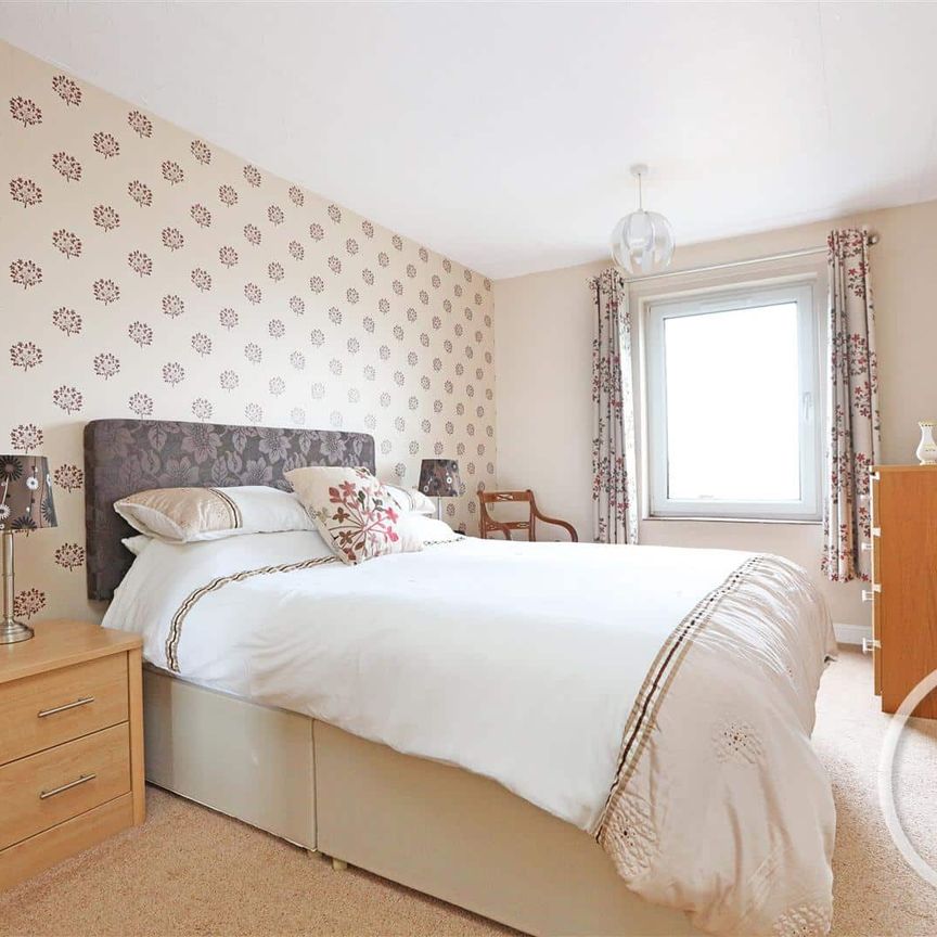 Swonnells Walk, Oulton Broad, NR32 - Photo 1
