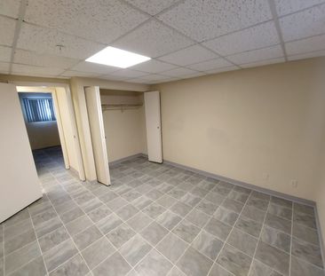 3 Bedroom Basement Suite Fully Fenced Yard! - Photo 4