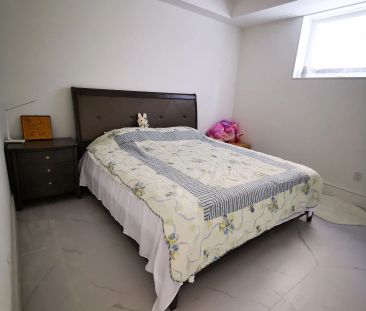 250 Burbank Drive E - Photo 4