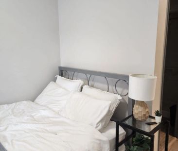 258C Sunview Street #323 (Master Bdroom) - Photo 2