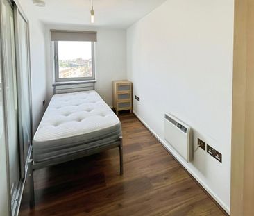 2 bedroom flat to rent - Photo 4