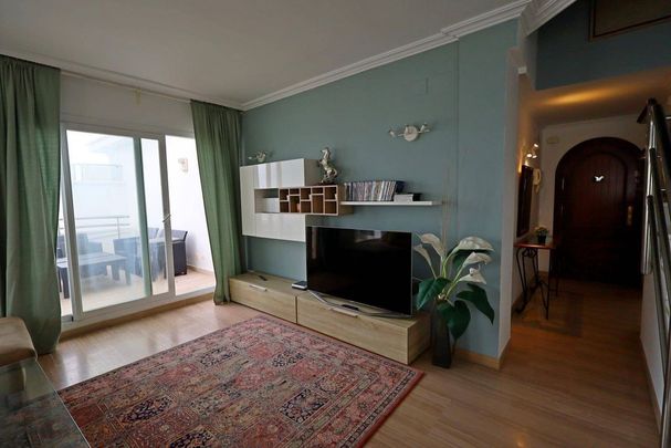 3 room luxury penthouse for rent in Benalmádena, Spain - Photo 1