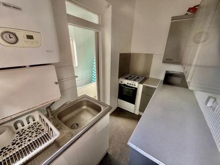 2 bedroom flat to rent - Photo 4
