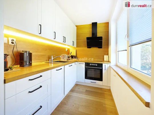Moderní a zrekonstruovaný byt 3+1 s lodžií v ulici Dykova, Mělník - Фото 1
