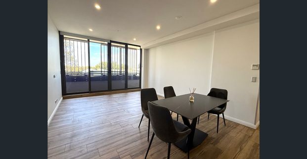 Nearly New three bedrooms apartment for leasing - Photo 1