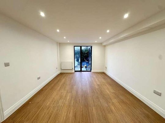 Barge Drive, Southall, UB2 - Photo 1