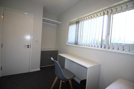 6 bedroom terraced house to rent - Photo 2