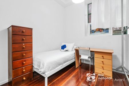 Fully furnished 2 bedroom apartment on Lonsdale Street! - Photo 3