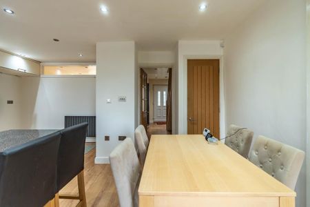 3 bedroom detached house to rent - Photo 4