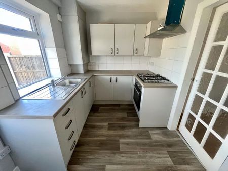 2 bedroom terraced house to rent - Photo 4