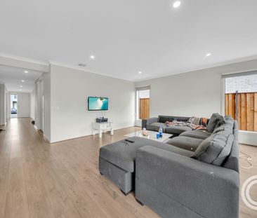 Grand Double-Storey Family Living in Delaray Estate - Photo 3