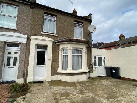 4 bedroom terraced house to rent - Photo 5