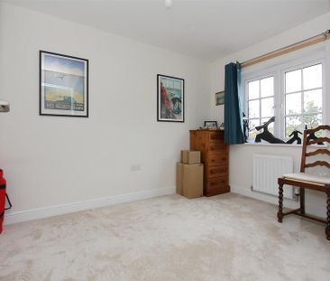 4 bedroom semi-detached house to rent - Photo 5