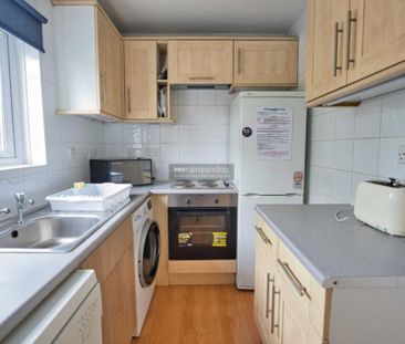 3 bedroom flat to rent - Photo 3