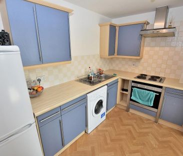 2 bedroom flat to rent - Photo 4