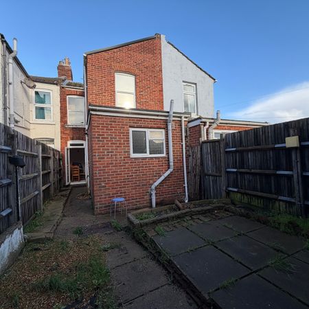 3 Bed Terraced House, South Road, SO17 - Photo 4