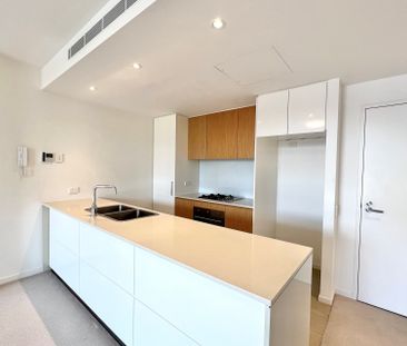 Spacious Two bedroom One bathroom One carpark space! - Photo 6