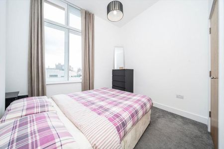 3 bedroom flat to rent - Photo 4