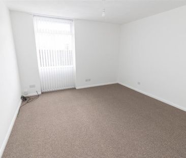 3 bedroom end of terrace house to rent - Photo 5