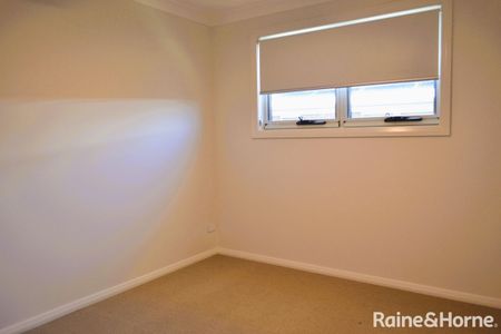 Brand new stunning 4-bedroom home - Photo 3