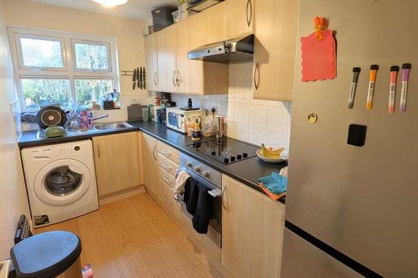 Goldsworth Park, Woking, Surrey, GU21 - Photo 1