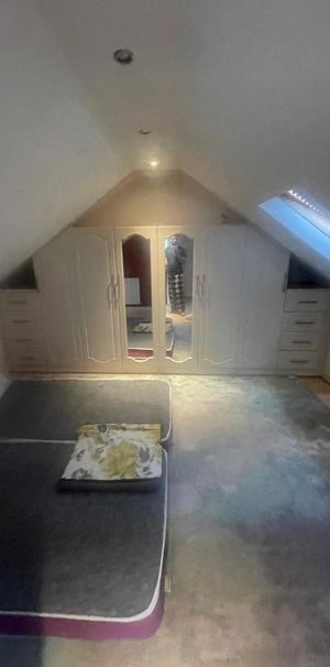 Room in a Shared House, Talbot Gardens, IG3 - Photo 1